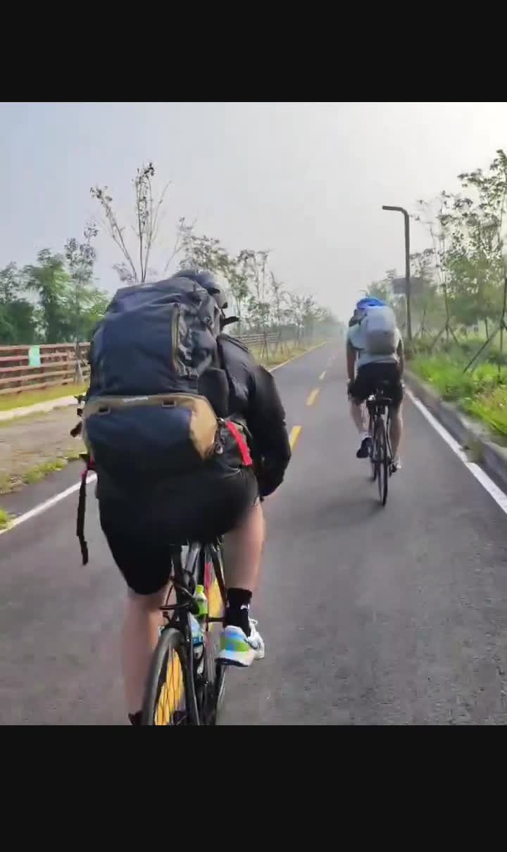 Group cyclists 4 Rivers Seoul Busan Korea Day 1