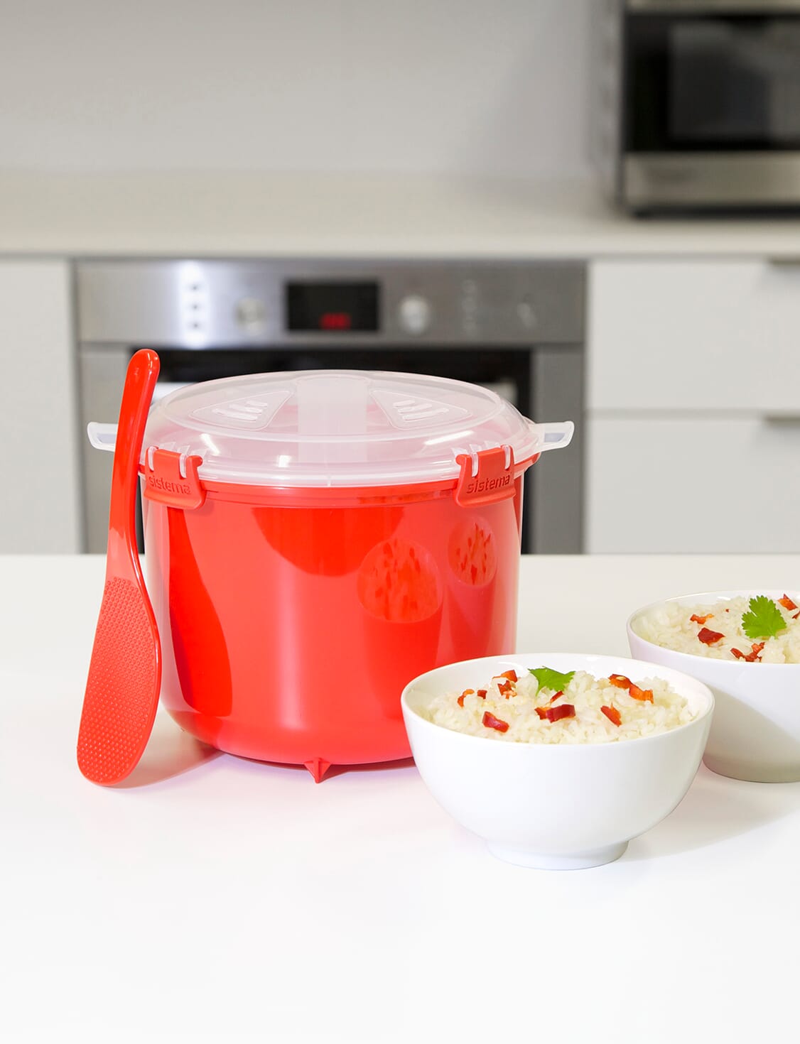 Sistema microwave rice cooker with cooked rice