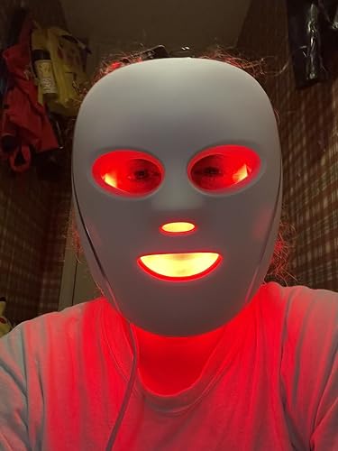LED light therapy face mask close-up